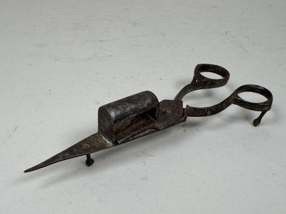 Mouchette en fer.
L. 19 cm.