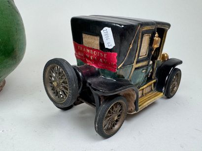 Lot comprenant :
- LONGWY.
Petit vase en...
