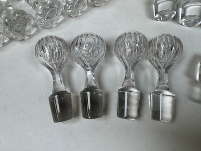 Série de 6 porte-couteaux en verre moulé...