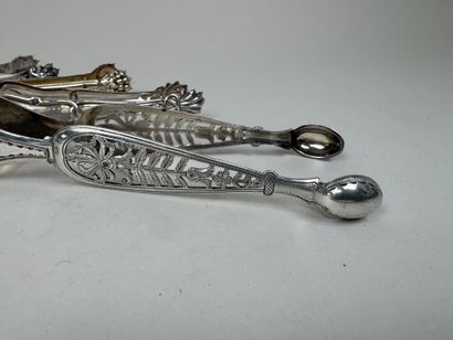 Five sugar tongs in 950/1000 and 800/1000...