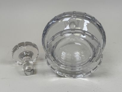 BACCARAT, dans le goût de.
Carafon en cristal...