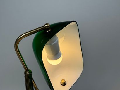 Lampe de bureau en métal doré, l'abat-jour...