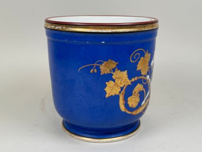Cache-pot en porcelaine polychrome et or...