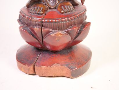 CHINE, XXe.
Sujet en bois sculpté laqué figurant...