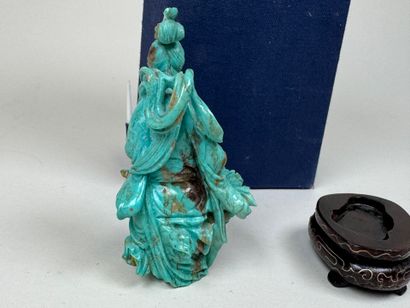 CHINE, XXe.
Personnage au panier de fruits.
Sujet...