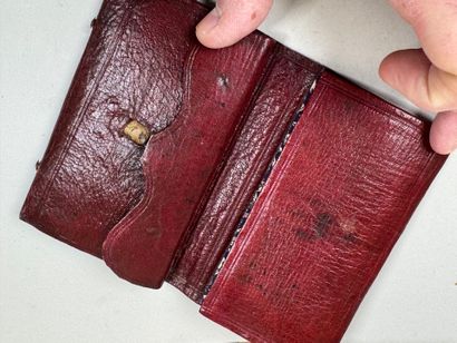 Portefeuille en cuir dépliant sur une miniature...