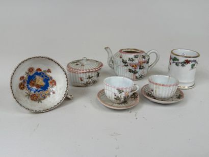 Lot comprenant :
- 6 pièces de dinette de...