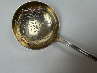 Silver sprinkler 950/1000, Minerve hallmark.
Weight...