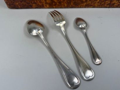 Ménagère en métal argenté, modèle à filet...