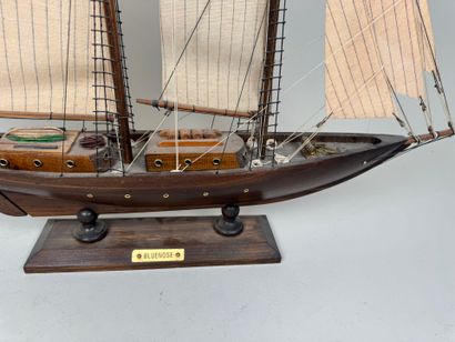 BLUENOSE, XXe.
Maquette de bateau en bois...