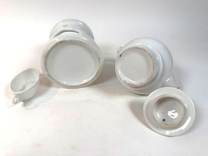 France, fin XIXe.
Tisanière en porcelaine...