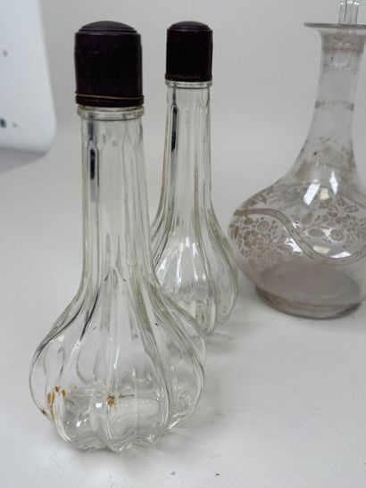 Important lot en cristal et verre comprenant...