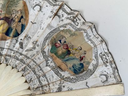 Éventail plié à monture en os, la feuille...