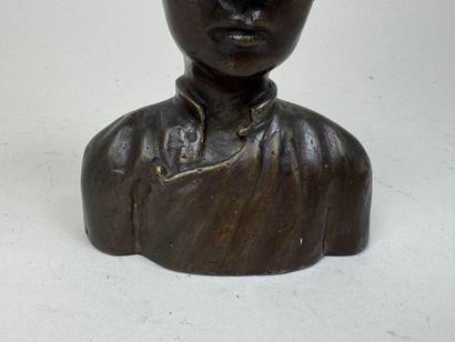 INDOCHINE, XXe.
Sujet en bronze patiné figurant...