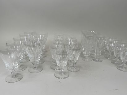 SEVRES.
Partie de service de verres en cristal...