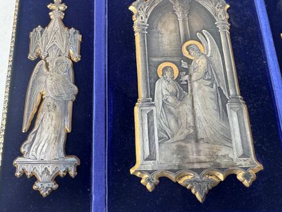 Important lot d'objets de vitrine comprenant...