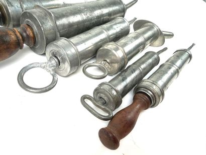France, XVIIIe et XIXe.
Collection de 6 clystères...