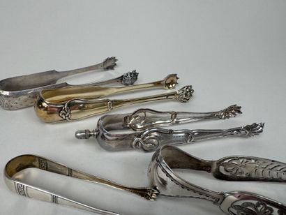 Five sugar tongs in 950/1000 and 800/1000...
