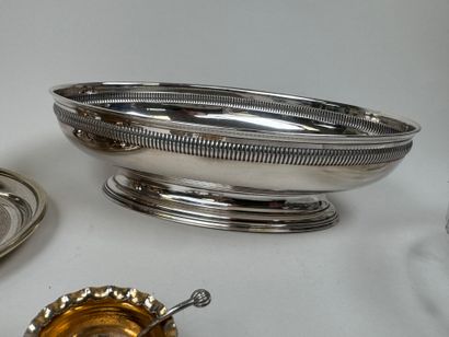 Lot en métal argenté et verre comprenant...