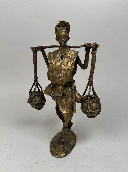 École, XXe.
Le porteur d'eau.
Sujet en bronze...