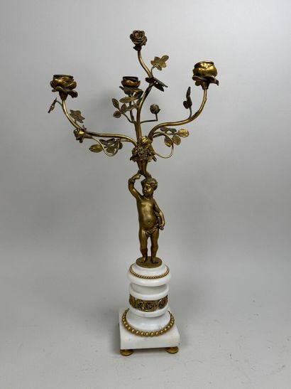 Flambeau à trois bras de lumière en albâtre...
