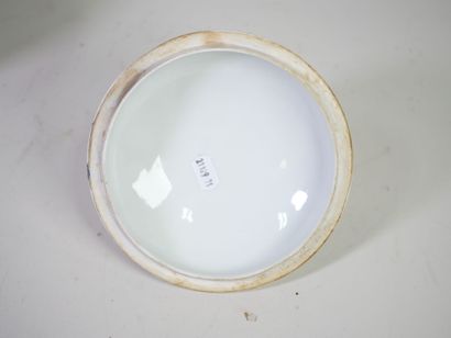 CHINE, XXe. 
Pot couvert en porcelaine polychrome...