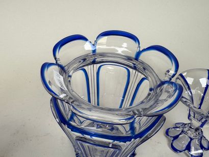 4 pièces de forme en cristal et verre partiellement...