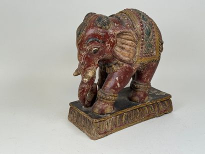 ASIE, XXe.
Éléphant.
Sujet en bois laqué...