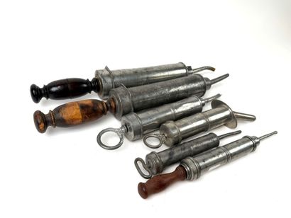 France, XVIIIe et XIXe.
Collection de 6 clystères...