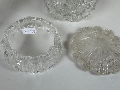 Cristal de BOHEME.
Nécessaire pour toilette...