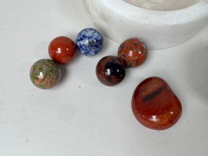 Petite collection de 7 pierres dures.
Présentées...