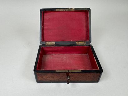 Coffret rectangulaire à bijoux en bois et...