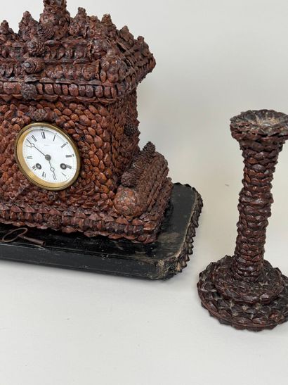 Garniture de cheminée à âme en bois et carton...