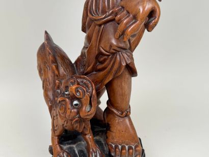 ASIE, XXe.
Personnage et animal stylisé.
Grand...