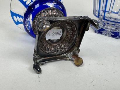 4 pièces de forme en cristal et verre partiellement...