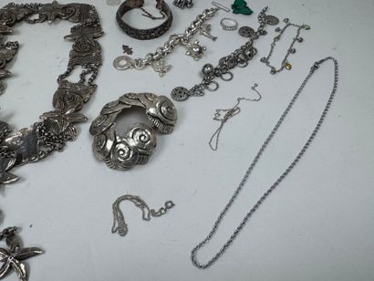 PACHE à Paris.
Collier et bracelet en métal...