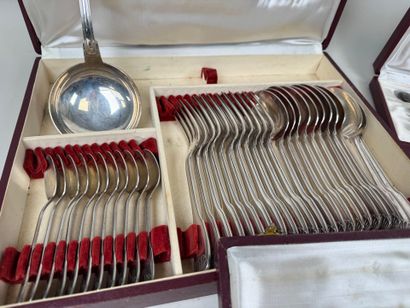 ERCUIS.
Partie de ménagère en métal argenté,...
