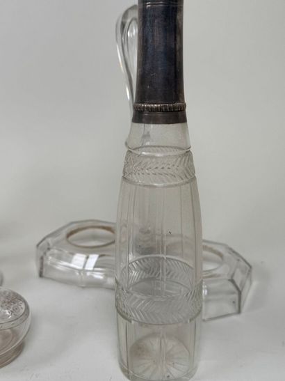 Important lot en cristal et verre comprenant...
