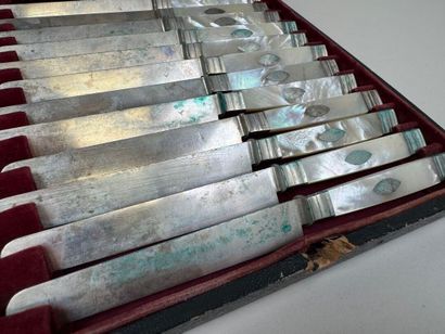 +
Set of 12 entremet knives, mother-of-pearl...
