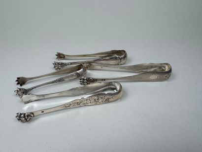 Four sugar tongs in 950/1000 silver, various...