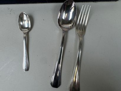 CHRISTOFLE. 
Partie de ménagère en métal...