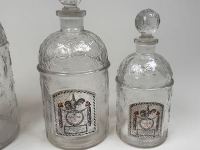 GUERLAIN à Paris.
3 flacons en verre moulé.
H....