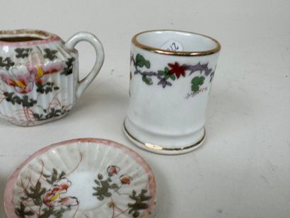 Lot comprenant :
- 6 pièces de dinette de...