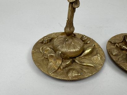 CH. LEBLANC.
Paire de bougeoirs en bronze...