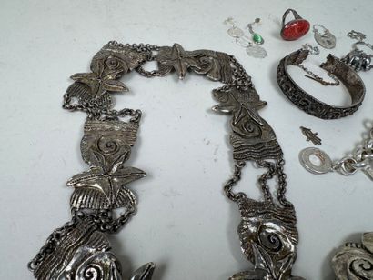 PACHE à Paris.
Collier et bracelet en métal...