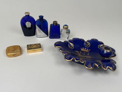 Lot comprenant :
- BOURJOIS Paris et divers.
4...