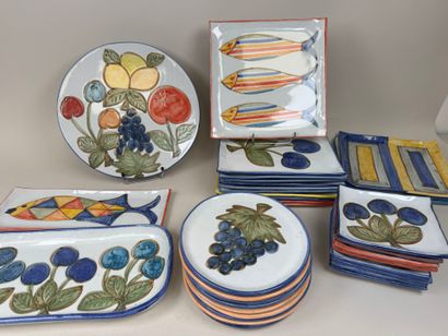 Partie de service de table en céramique polychrome...