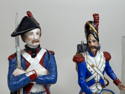 Deux sujets en porcelaine polychrome et or...