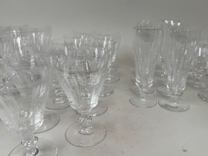 SEVRES.
Partie de service de verres en cristal...