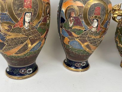 JAPON, SATSUMA , XXe. 
Paire de vases balustres...